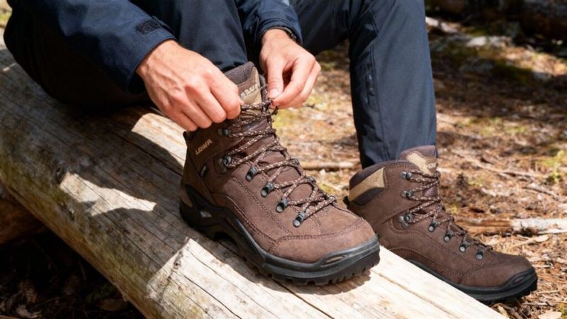 LOWA Renegade GTX Mid