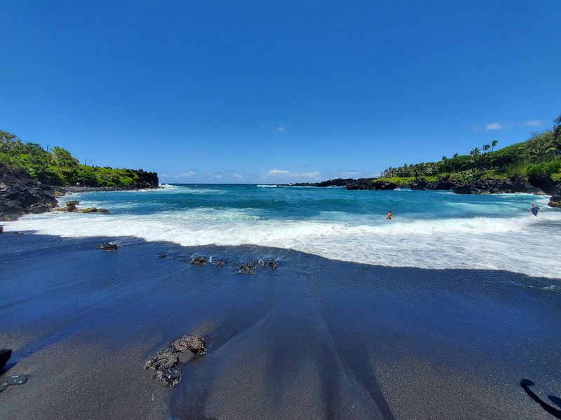 Waiʻānapanapa State Park (Black Sand Beach), Maui