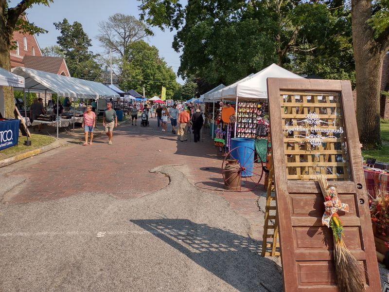 Antique and Vintage Browsing