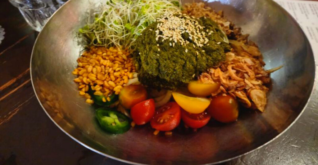 Honolulu Restaurant Offers Vietnamese Dishes Packed With Herbs and Spice