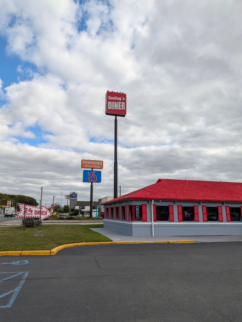 Smiley's Diner - Newark