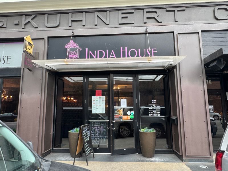 India House Restaurant Chicago – Classic Indian With a Popular Lunch Buffet