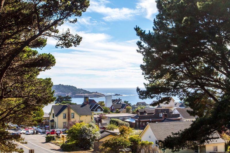 Main Street Cafes and Bakeries