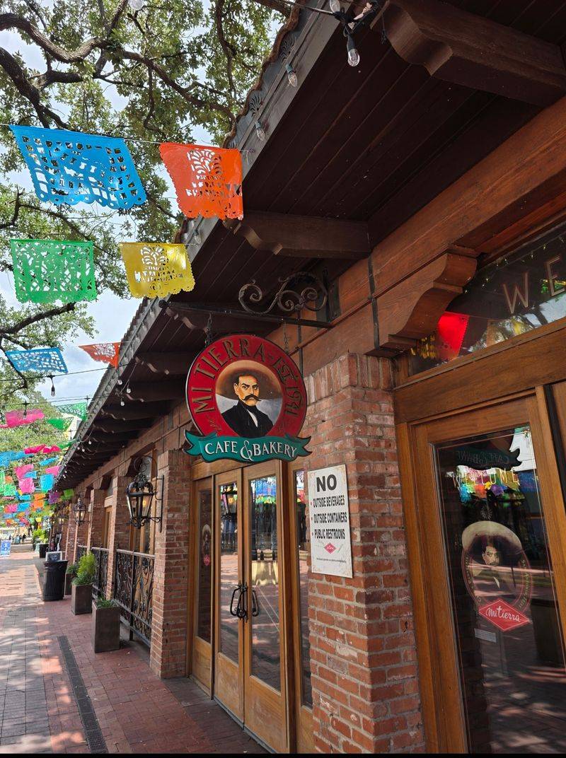 Mi Tierra Café y Panadería (since 1941)