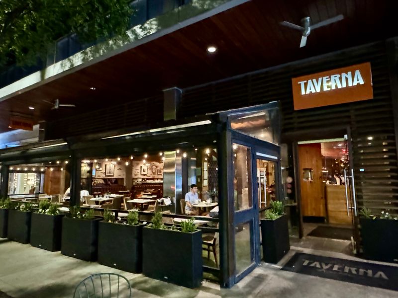 Taverna (Buckhead, Atlanta): Patio seats disappear first