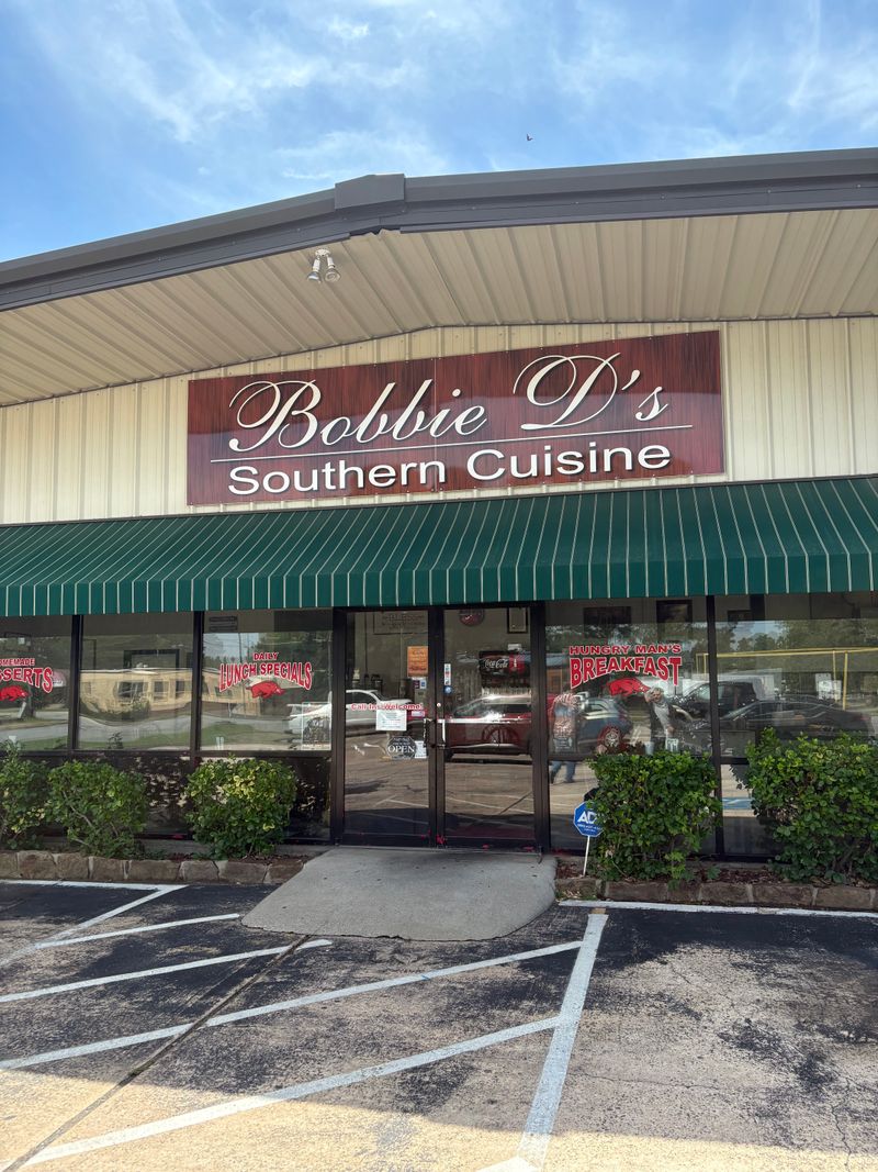 Bobbie D's Southern Cuisine - Little Rock