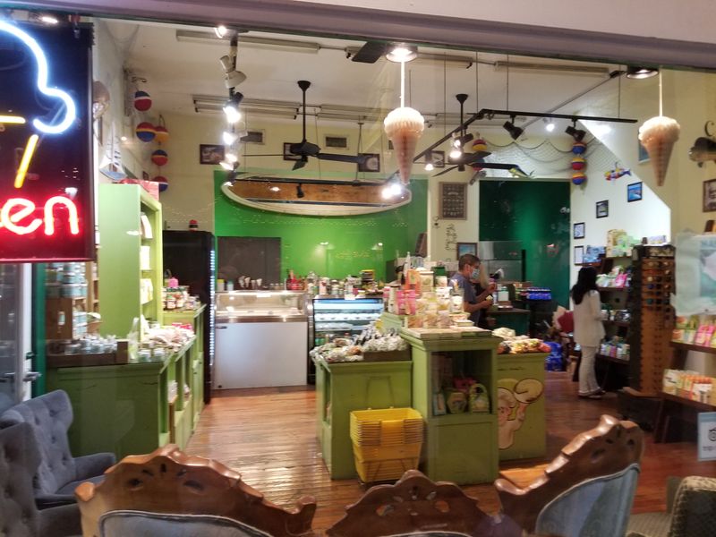 SOUTHERNMOST KEY LIME SHOP - Duval Street