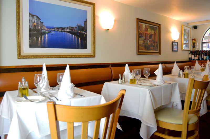 Sam's Restaurant – Time-Capsule Red-Sauce Joint in Cobble Hill