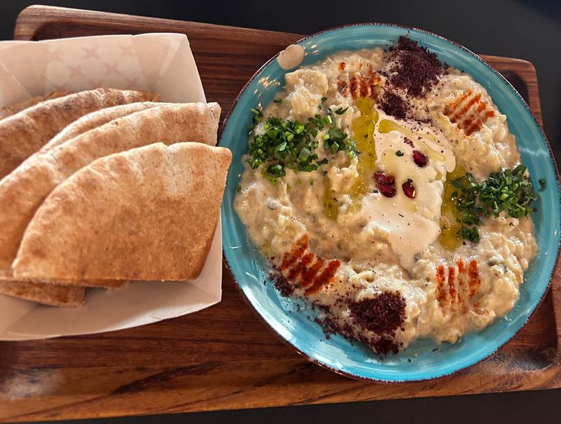 House Hummus with Warm Pita