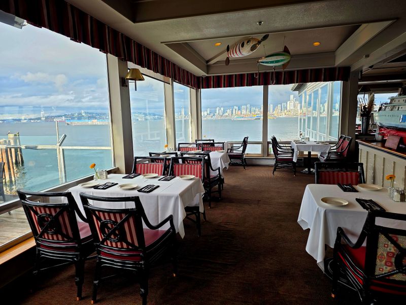 Salty's on Alki Beach