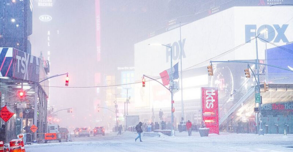 Monster Lake-Effect Snowstorm Could Dump Feet of Snow and Create Dangerous Conditions Across the Great Lakes Region