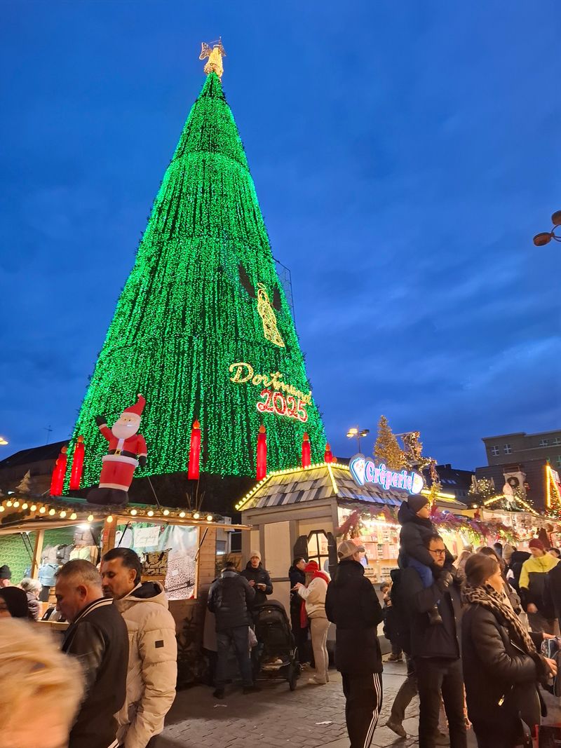Dortmund, Germany — Weihnachtsmarkt Tree