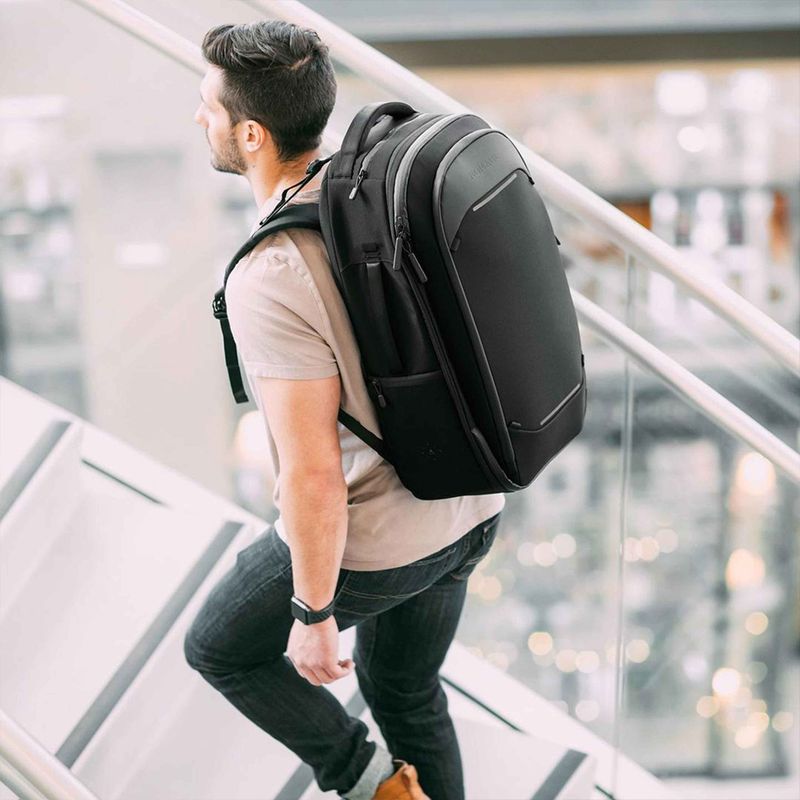 NOMATIC Navigator Travel Backpack 32L