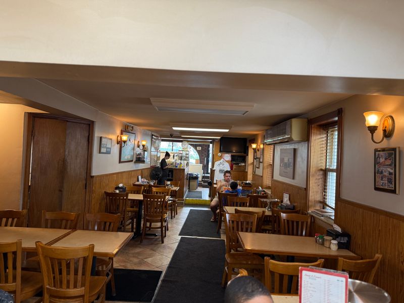 Louie & Ernie's Pizza – Bronx Hidden Gem Since the 1940s