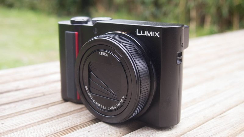 Panasonic Lumix ZS200 / TZ200