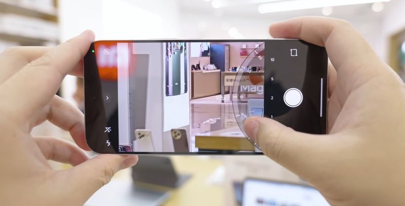 Zoom range (daytime wildlife, distant cityscapes)