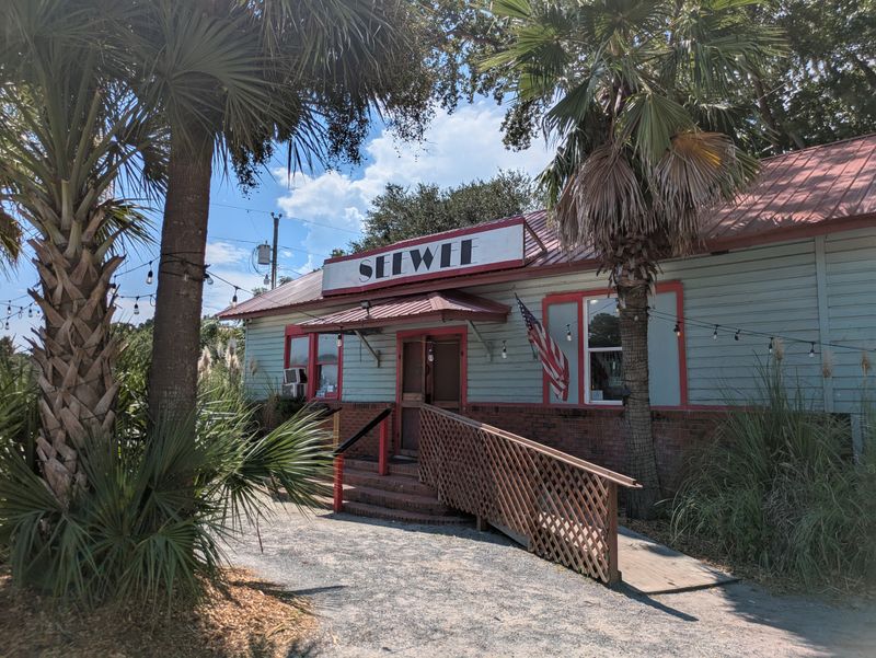 SeeWee Restaurant (Awendaw) - No-Frills Lowcountry Seafood + Southern Sides
