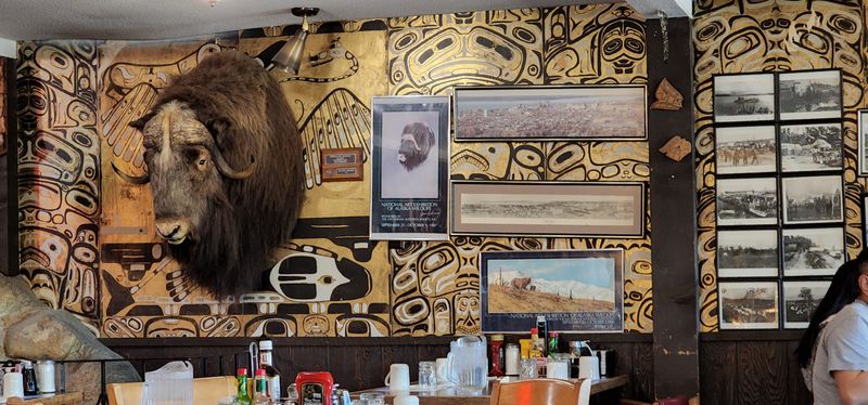 Crowd vibes and local color