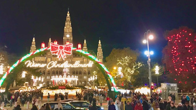 Vienna, Austria — Rathausplatz Christmas Tree