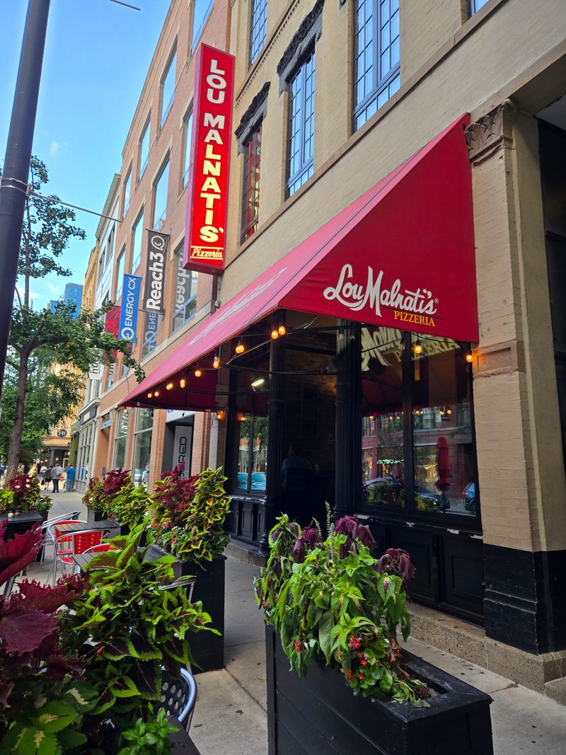 Lou Malnati's (multiple IL locations)