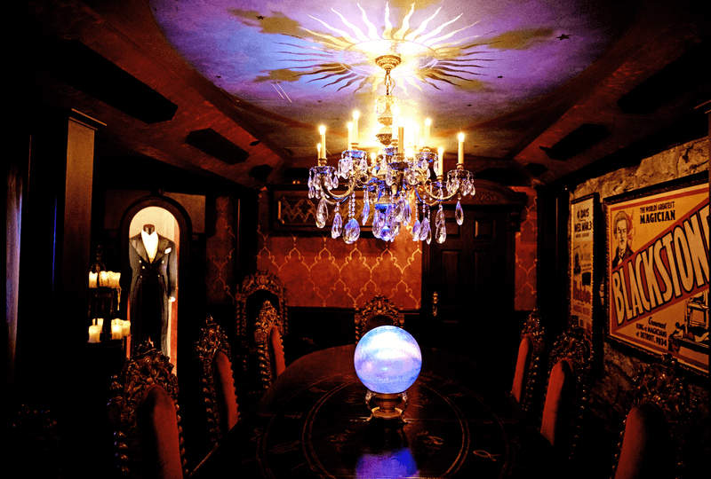 House of Cards (SoBro, under the Johnny Cash Museum)