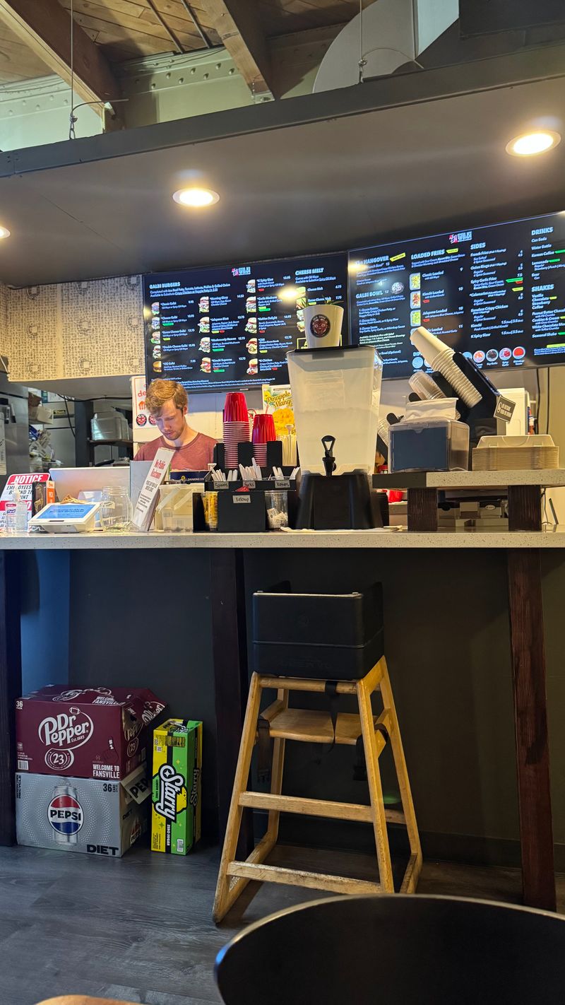 Fast Friendly Service Vibe