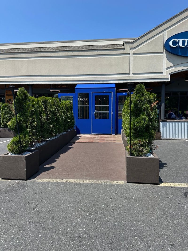 Neighborhood Details and Getting There