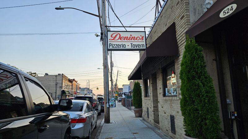 Denino's Pizzeria & Tavern (Port Richmond, Staten Island)