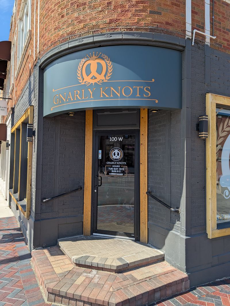 Gnarly Knots - Lombard