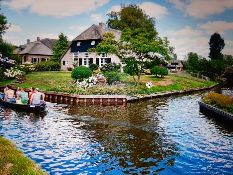 Giethoorn, Netherlands - A village with no roads (yes, really)