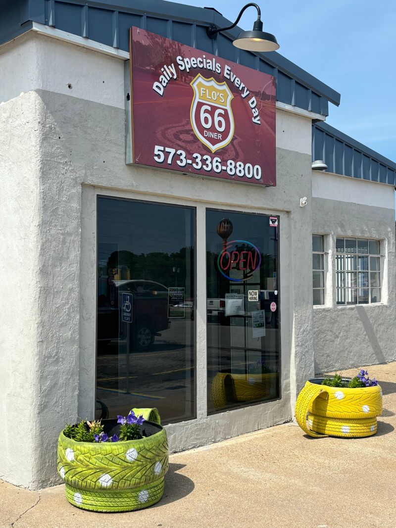 Flo’s 66 Diner – St. Robert