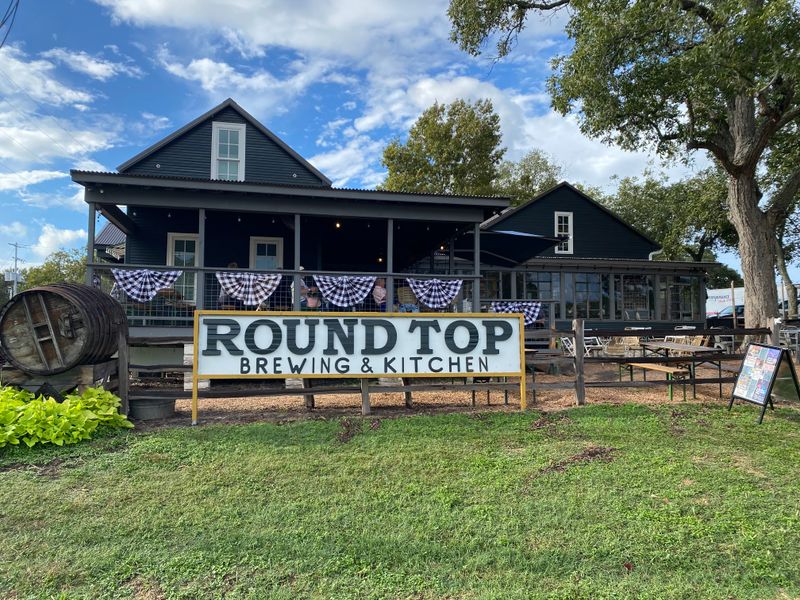Round Top Brewing & Kitchen