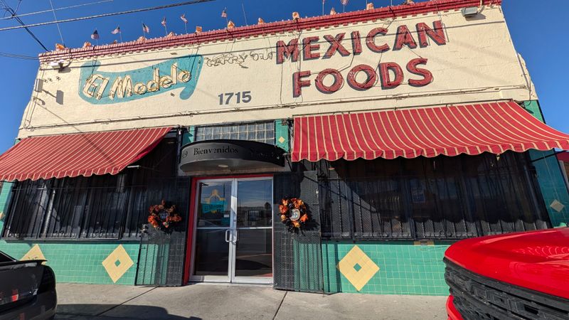El Modelo (Albuquerque): Handmade Pork Tamales with Red Chile