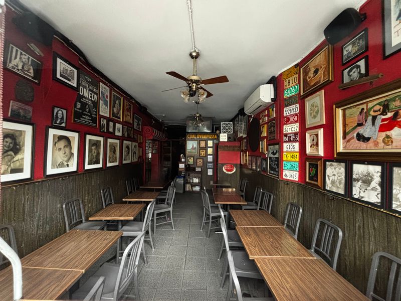 Arturo's Coal Oven Pizza – Jazz, Coal, and Classic Pies on Houston