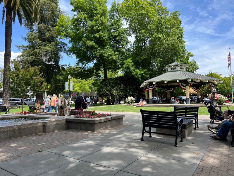 Healdsburg, California — Plaza Park in Wine Country