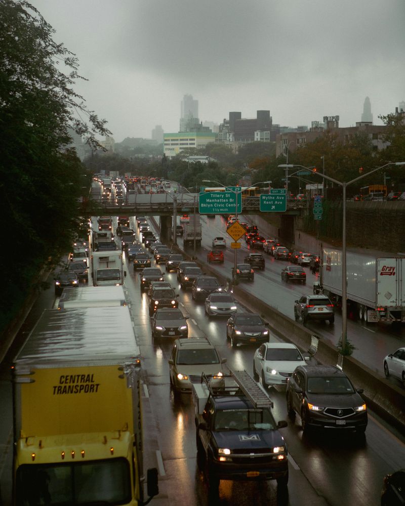 I-95 corridor mostly wet: Areas east of I-95 (including Washington, Philadelphia, and New York City) are expected to see rain or freezing rain as temps hover above freezing; Boston may flip between snow and rain.