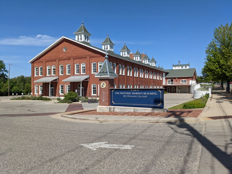 Mt Pleasant City Hall And Green