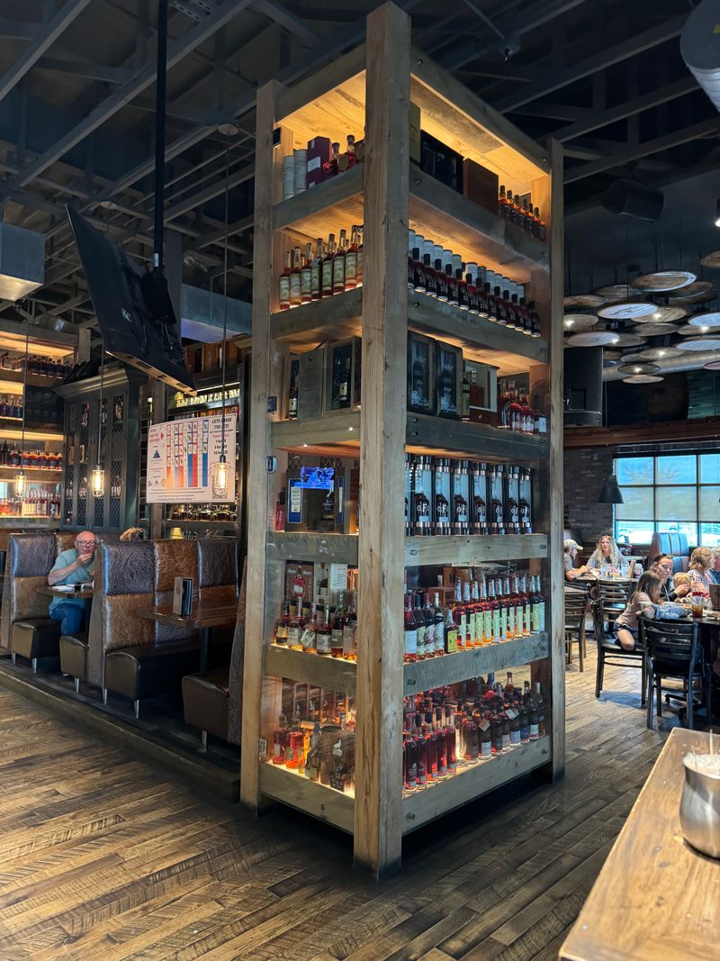 Atmosphere: Rustic Chic With Buzz