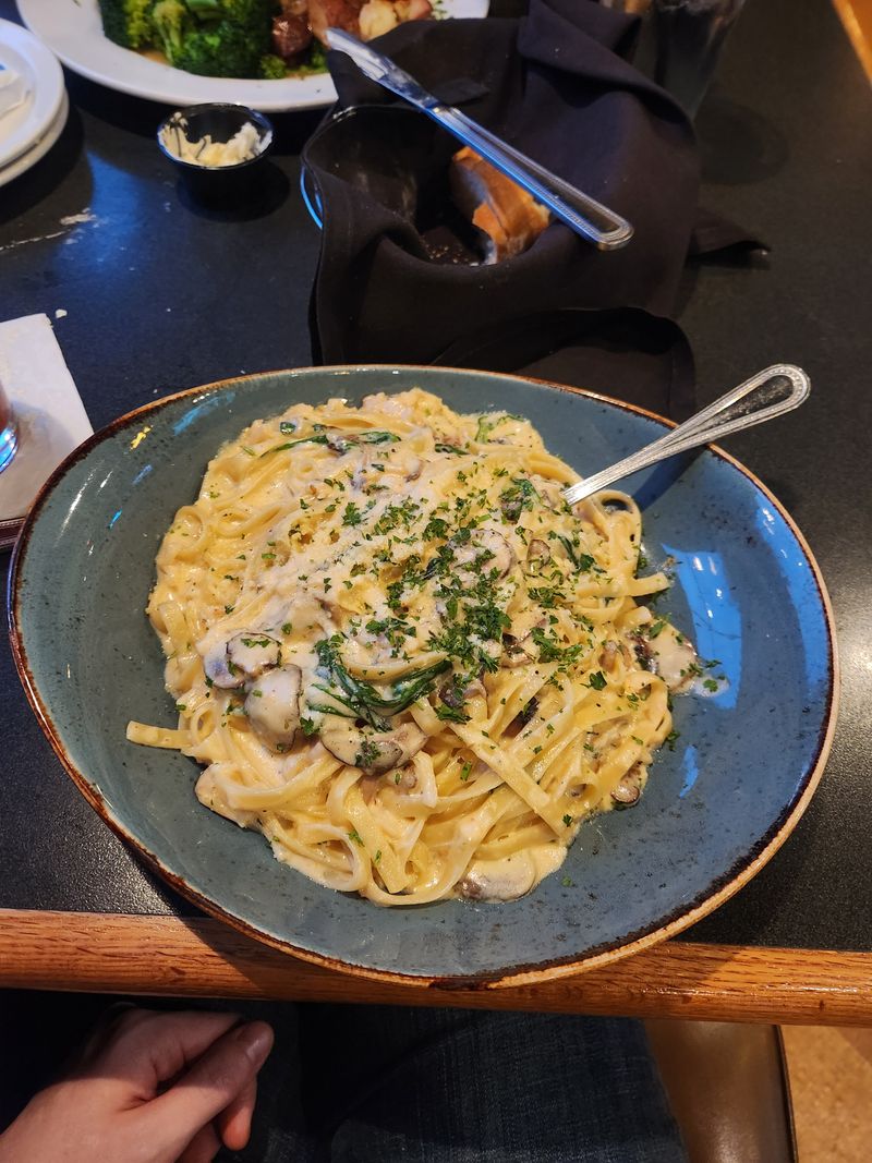 Fettuccine Alfredo Comfort Bowl