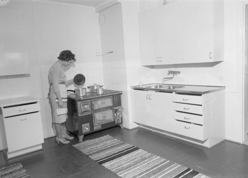 Using lead painted kitchenware or lead glazed ceramics