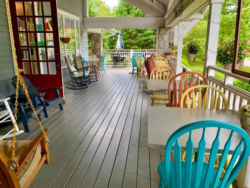 Baabals Ice Cream Shoppe & Family Grill (Fletcher) – Porch Swings, Grandma Vibes & Creamy Shakes