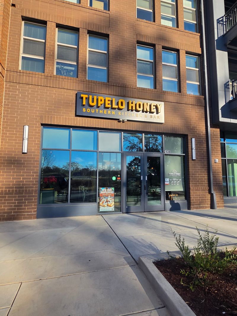 Tupelo Honey Southern Kitchen & Bar – Columbia