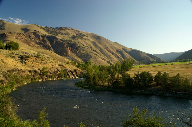 Whitewater Kayaking & Paddling