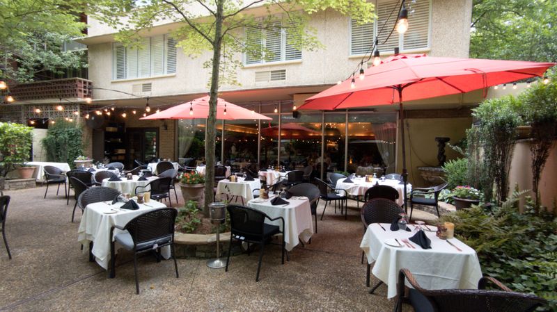 La Grotta Ristorante Italiano (Buckhead, Atlanta): White-tablecloth energy, always