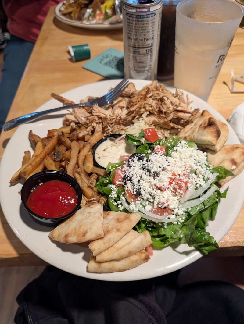Gyro Plate With Tzatziki