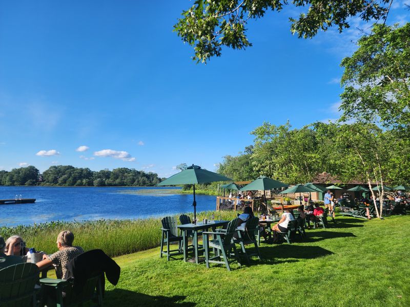 Lakeside Setting and Ambience