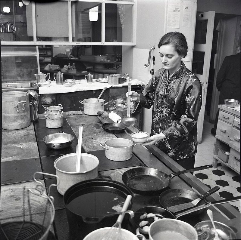 Skipping labels and dates on stored or preserved foods