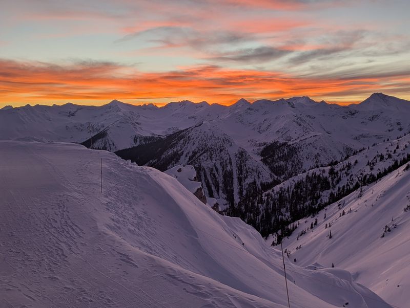 Canada — Ski Resorts & Aurora Capitals