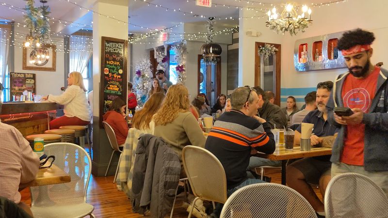 Vintage-Chic Atmosphere and Hours