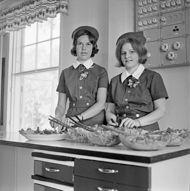 Keep Salad Crisp With A Damp Towel